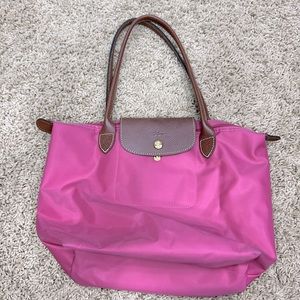Longchamp le pliage medium shoulder bag in a raspberry color